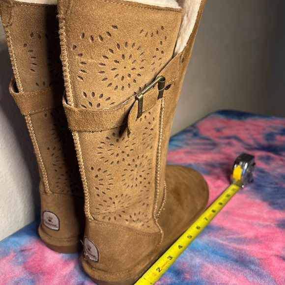 BearPaw Tan Suede Boots with Cutout Design size 9 - Picture 1 of 4